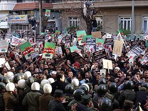 У Сирії демонстранти знову закликають Президента піти У Сирії демонстранти знову закликають Президента піти