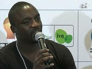 Akon празднует свой ​​День рождения в Индии