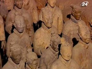 Теракотова армія - одна з найбільш визначних археологічних знахідок людства Теракотова армія - одна з найбільш визначних археологічних знахідок людства