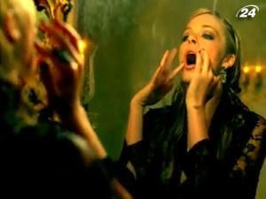 Лиэнн Раймс пожертвует свою одежду фанатке с финансовыми трудностями Лиэнн Раймс пожертвует свою одежду фанатке с финансовыми трудностями