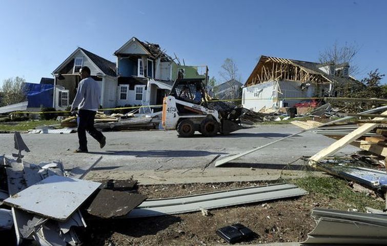 Северная Каролина оправляется после торнадо Северная Каролина оправляется после торнадо