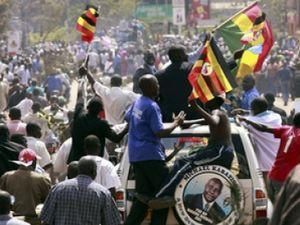 В Уганді за допомогою зброї розігнали демонстрантів В Уганді за допомогою зброї розігнали демонстрантів