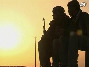 Франция и Великобритания шлют в Ливию военных советников Франция и Великобритания шлют в Ливию военных советников