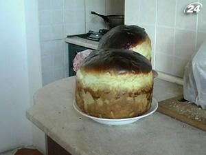 В страстной четверг в Украине традиционно пекут пасхи В страстной четверг в Украине традиционно пекут пасхи