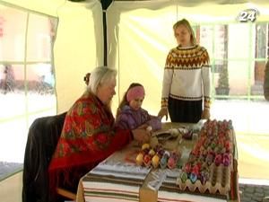 В Черновцах в Чистый четверг каждый мог попробовать себя в писанкарстве В Черновцах в Чистый четверг каждый мог попробовать себя в писанкарстве