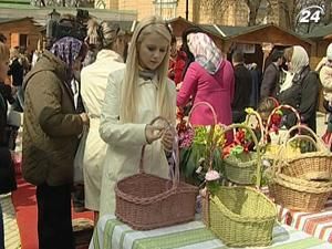 У Києво-Печерській лаврі відкрили благодійну пасхальну ярмарку