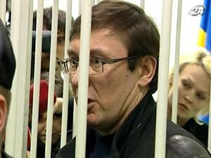Луценко будут содержать под стражей до 26 мая 
