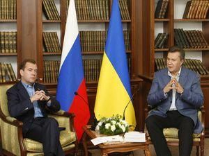 Янукович провел телефонный разговор с Медведевым 
