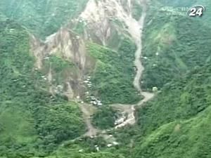 Оползень произошел в поселении золотоискателей на юге Филиппин Оползень произошел в поселении золотоискателей на юге Филиппин