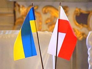 Янукович поручил усилить сотрудничество с Польшей