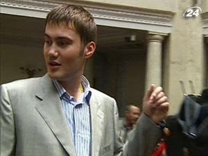 Янукович-младший в прошлом году заработал 214 000 грн. Янукович-младший в прошлом году заработал 214 000 грн.