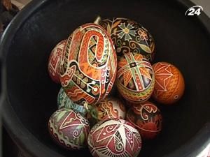 Оксана Мартинович освоївши техніку писанкарства, оволоділа технікою травлення Оксана Мартинович освоївши техніку писанкарства, оволоділа технікою травлення