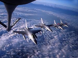 НАТО зруйнувала три будівлі на території резиденції Каддафі НАТО зруйнувала три будівлі на території резиденції Каддафі