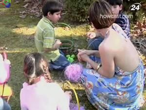 Одно из развлечений на Пасху в европейских семьях - поиски шоколадных яиц Одно из развлечений на Пасху в европейских семьях - поиски шоколадных яиц