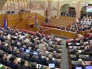 Президент Венгрии подписал новую Конституцию Президент Венгрии подписал новую Конституцию