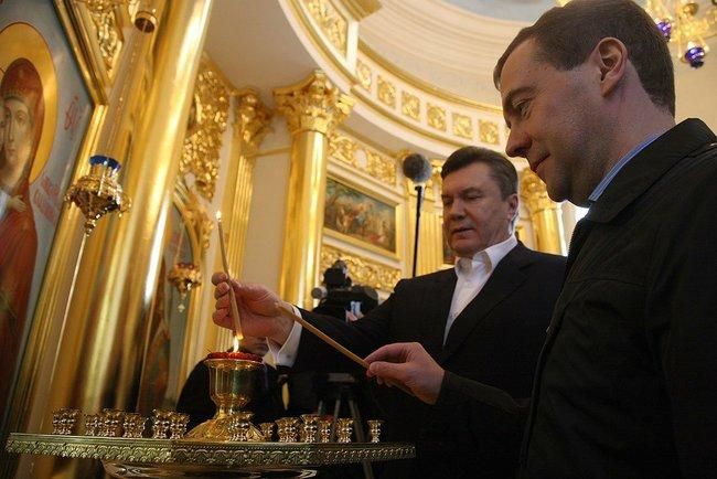 Медведєв і Янукович відвідали храм у Чорнобилі