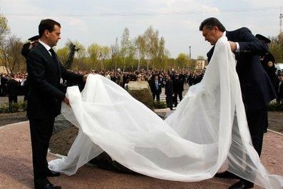 Екскурсію по Чорнобилю для Януковича та Медведєва водить гід Балога Екскурсію по Чорнобилю для Януковича та Медведєва водить гід Балога