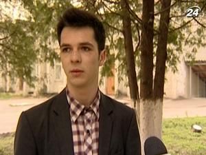 В Харькове мужчины в милицейской форме избили студента В Харькове мужчины в милицейской форме избили студента