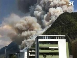 На півдні Швейцарії виникла потужна лісова пожежа