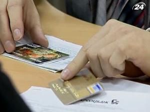 Банки не будут снижать тарифы на обслуживание карт Банки не будут снижать тарифы на обслуживание карт