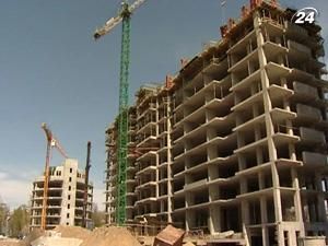 Азаров хочет ускорить темпы строительства жилья