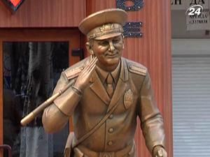 Образцового инспектора ГАИ отлили в бронзе Образцового инспектора ГАИ отлили в бронзе