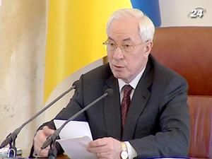 Азаров не понимает, почему растут долги за газ Азаров не понимает, почему растут долги за газ