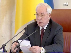 Азаров не понимает, почему растут долги за газ