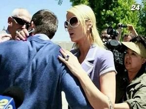 Маньяк, помешанный на Пэрис Хилтон, напал на бойфренда звезды Маньяк, помешанный на Пэрис Хилтон, напал на бойфренда звезды