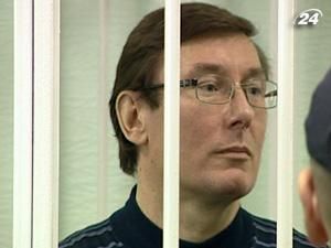 Юрий Луценко уже неделю голодает в столичном СИЗО Юрий Луценко уже неделю голодает в столичном СИЗО