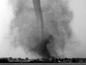 Жертвами торнадо на півдні США стали 247 людей Жертвами торнадо на півдні США стали 247 людей