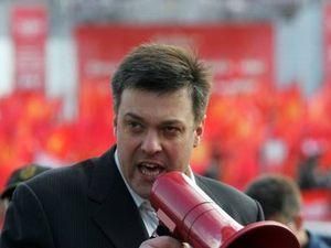 Тягнибок хочет отменить все советские праздники Тягнибок хочет отменить все советские праздники