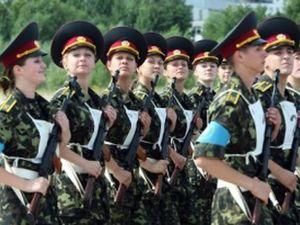 В украинской армии служат 15 тысяч женщин-контрактников 
