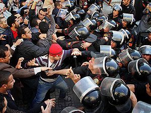 Сирия: полиция стреляет по демонстрантам, есть раненые Сирия: полиция стреляет по демонстрантам, есть раненые