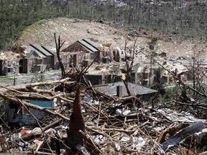 Число жертв торнадо в США достигло 340 человек Число жертв торнадо в США достигло 340 человек