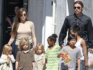 Супруги Пит и Джоли в год тратят на детей 10 миллионов