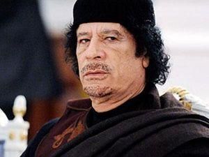 НАТО: Каддафи запугивает местных жителей