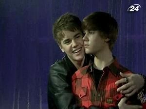 Джастіна Бібера закидали яйцями Джастіна Бібера закидали яйцями