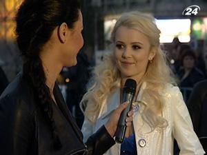 Міка Ньютон вилетіла до Дюссельдорфа Міка Ньютон вилетіла до Дюссельдорфа