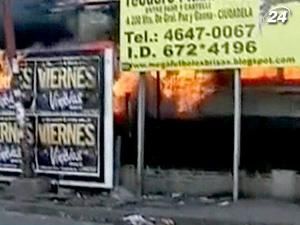 Банды в Буэнос-Айресе сожгли несколько пригородных поездов Банды в Буэнос-Айресе сожгли несколько пригородных поездов