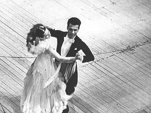 В Севастополе 1,5 тысячи пар одновременно будут танцевать вальс В Севастополе 1,5 тысячи пар одновременно будут танцевать вальс