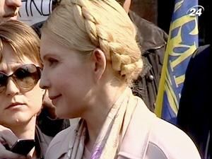 Тимошенко снова будет просить, чтобы ее защищал Власенко Тимошенко снова будет просить, чтобы ее защищал Власенко