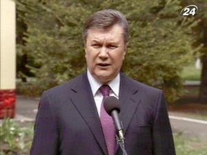 Янукович готовий узаконити червоний прапор на 9 травня Янукович готовий узаконити червоний прапор на 9 травня
