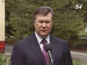 Янукович: Червоний прапор є символом Перемоги