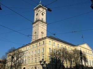 У Львові звільнятимуть з роботи за вивішені червоні прапори У Львові звільнятимуть з роботи за вивішені червоні прапори