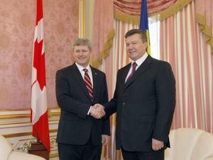 Янукович поздравил премьера Канады с победой на выборах