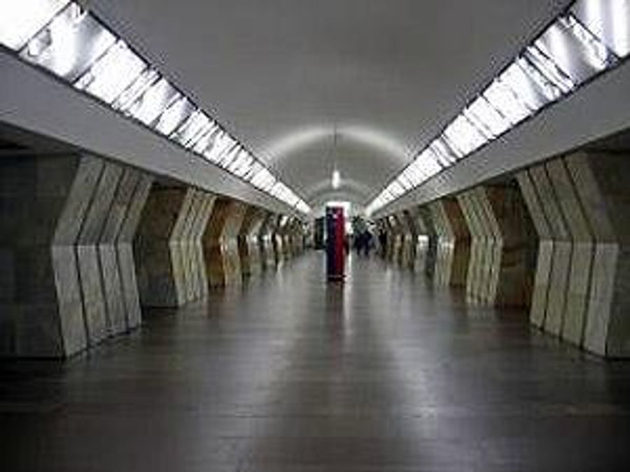 В Москве неизвестный зарезал мужчину в метро