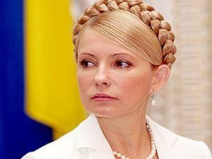 Тимошенко у червоних прапорах на 9 травня побачила образу для ветеранів Тимошенко у червоних прапорах на 9 травня побачила образу для ветеранів