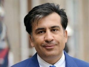 Саакашвили попытался засунуть голову в пасть дельфина Саакашвили попытался засунуть голову в пасть дельфина