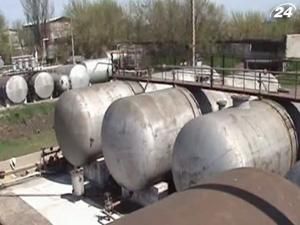 На Запоріжжі податківці викрили нафтобазу, на якій підробляли пальне На Запоріжжі податківці викрили нафтобазу, на якій підробляли пальне